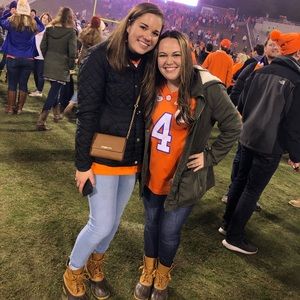 Meet your Posher, Bailey